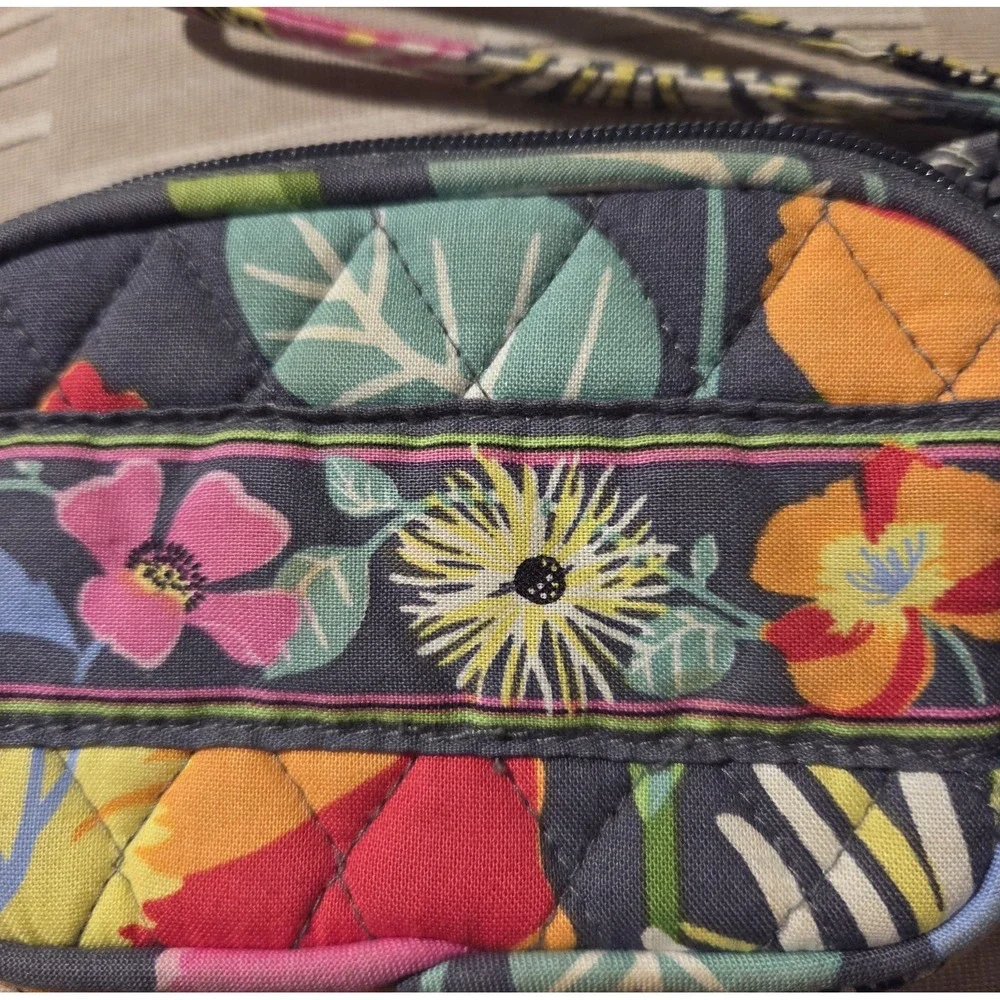Vera Bradley TECH CASE Jazzy Bloom‎ Wristlet